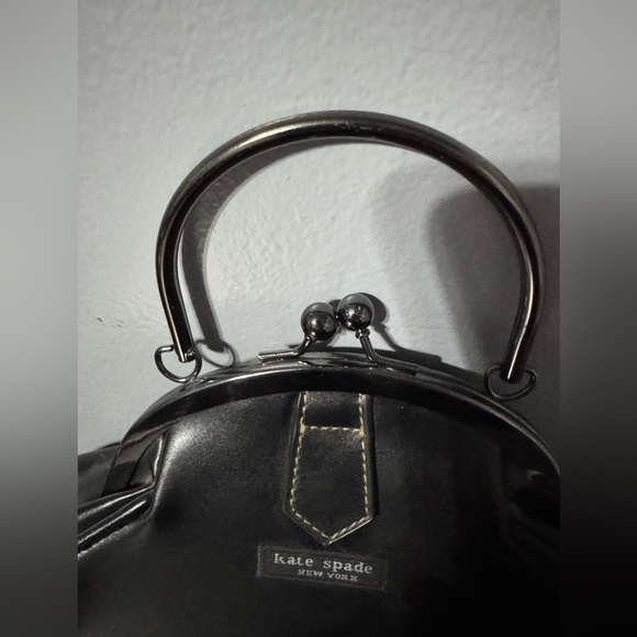 Kate spade black leather handbag - snap closure - Picture 3 of 6
